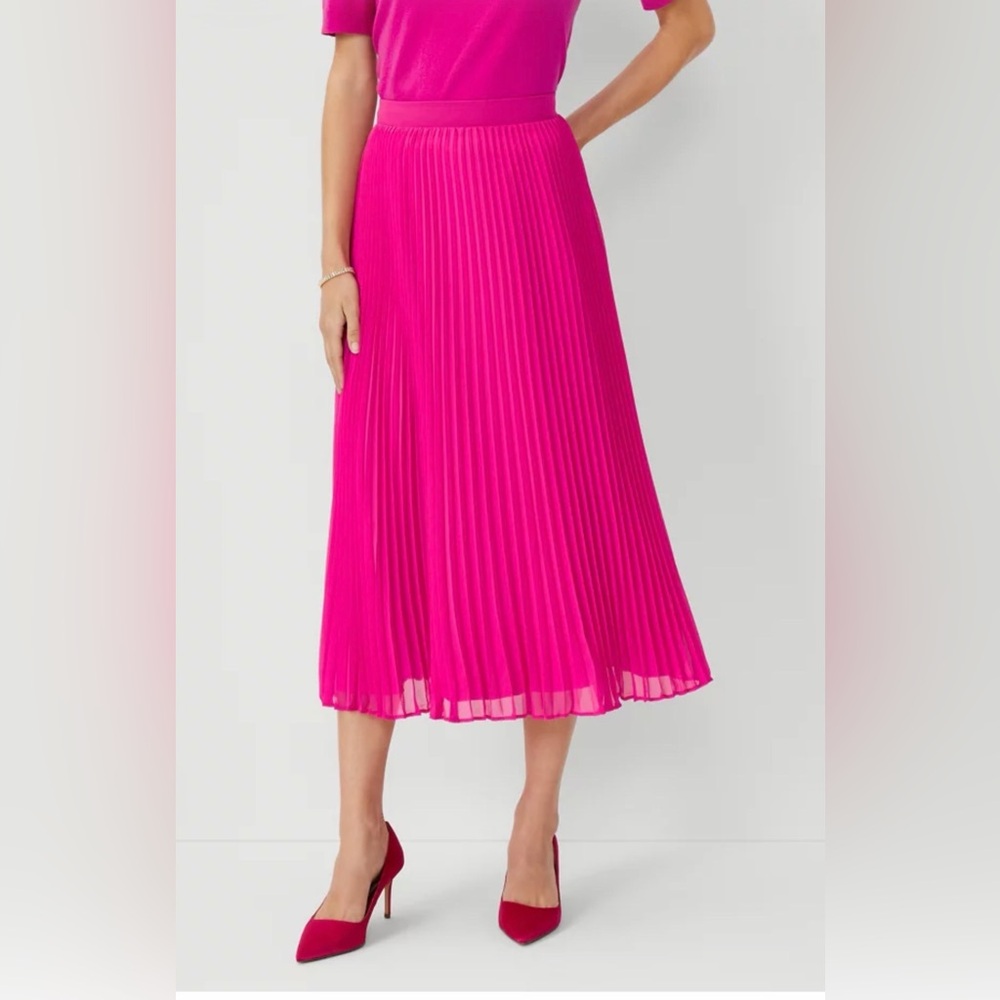 Ann Taylor pleated midi skirt - color: Rich Pink Berry.  Size 6. NWT